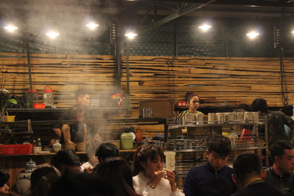 Nhiều nhà hàng, quán ăn triển khai món Nướng Đá nhằm thu hút nhiều thực khách