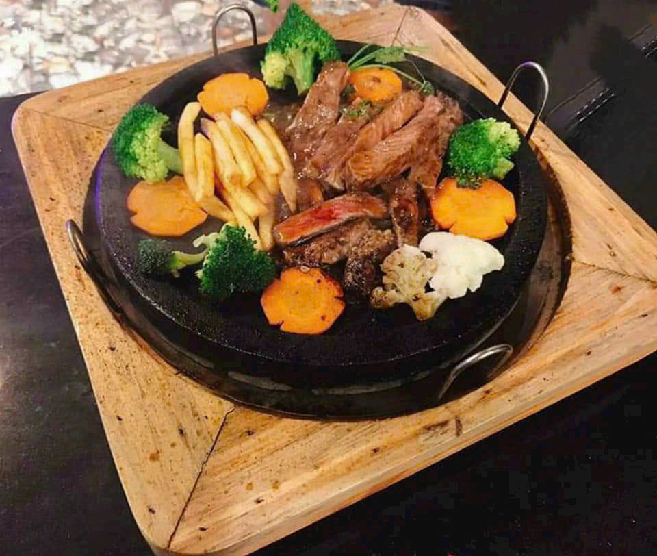 Menu Giống Nhau quá? Thêm Đá Nướng là Bật Lên Liền.